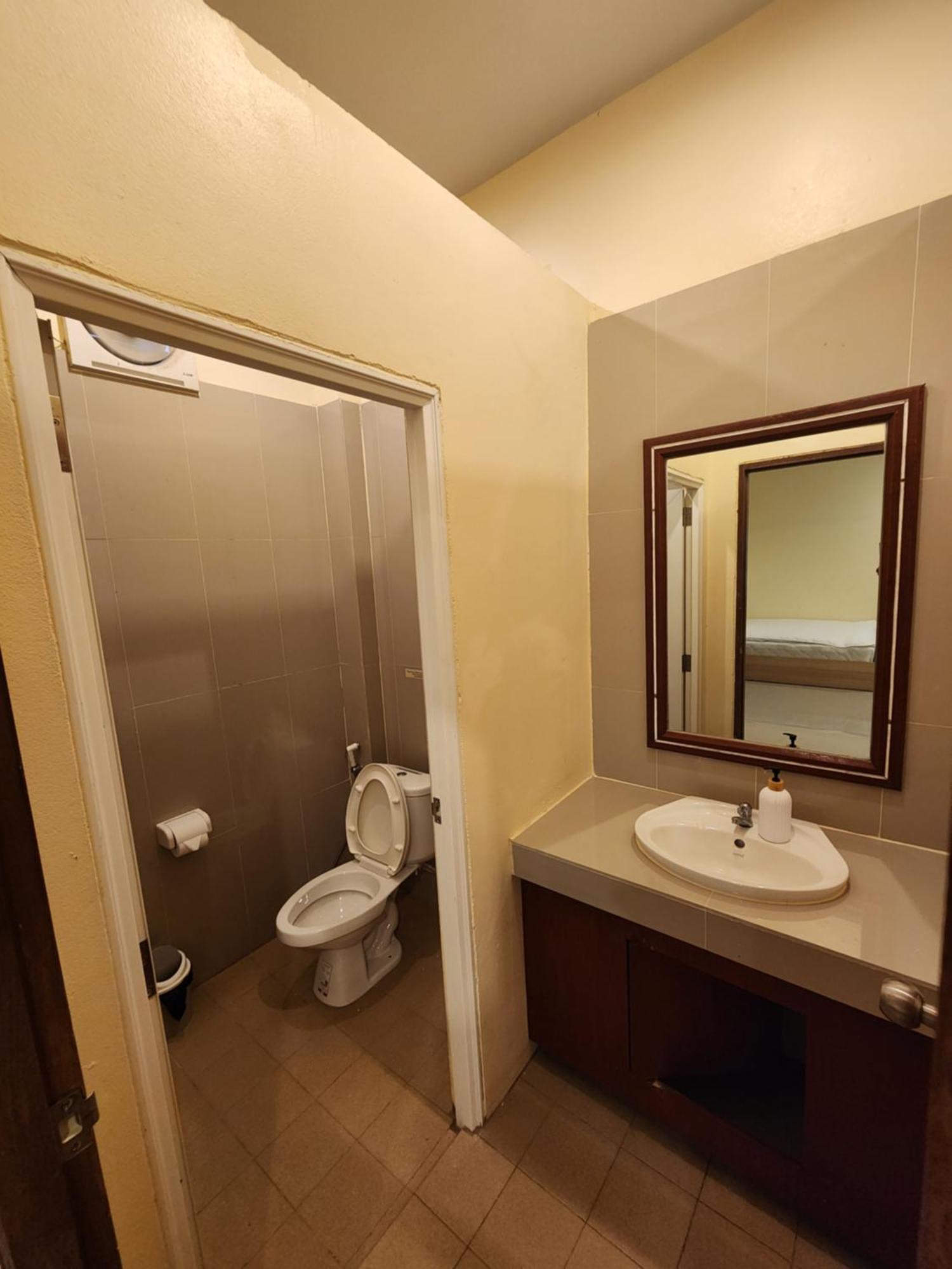 Skypearl Guesthouse & Pub Тау Экстерьер фото