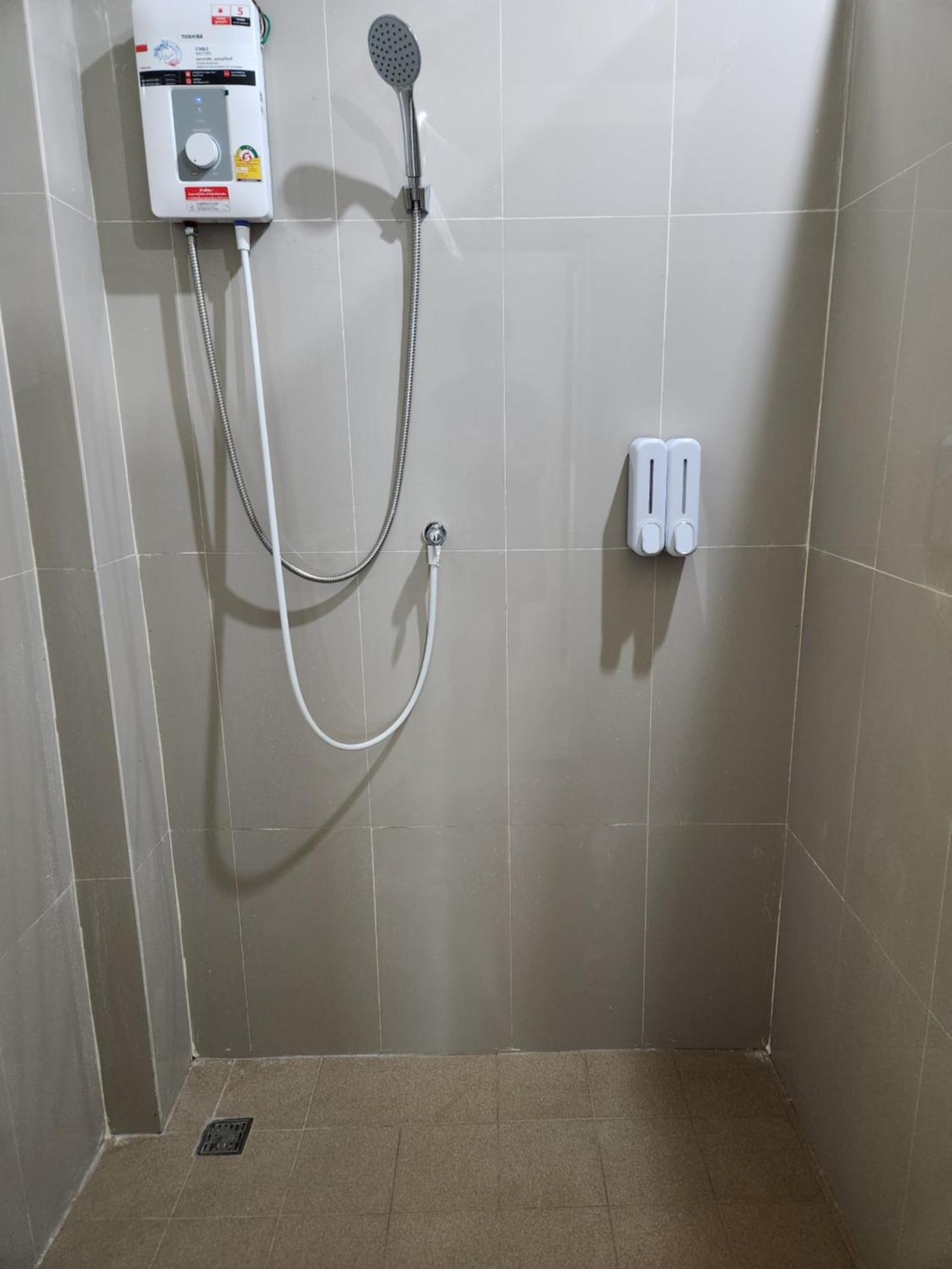 Skypearl Guesthouse & Pub Тау Экстерьер фото