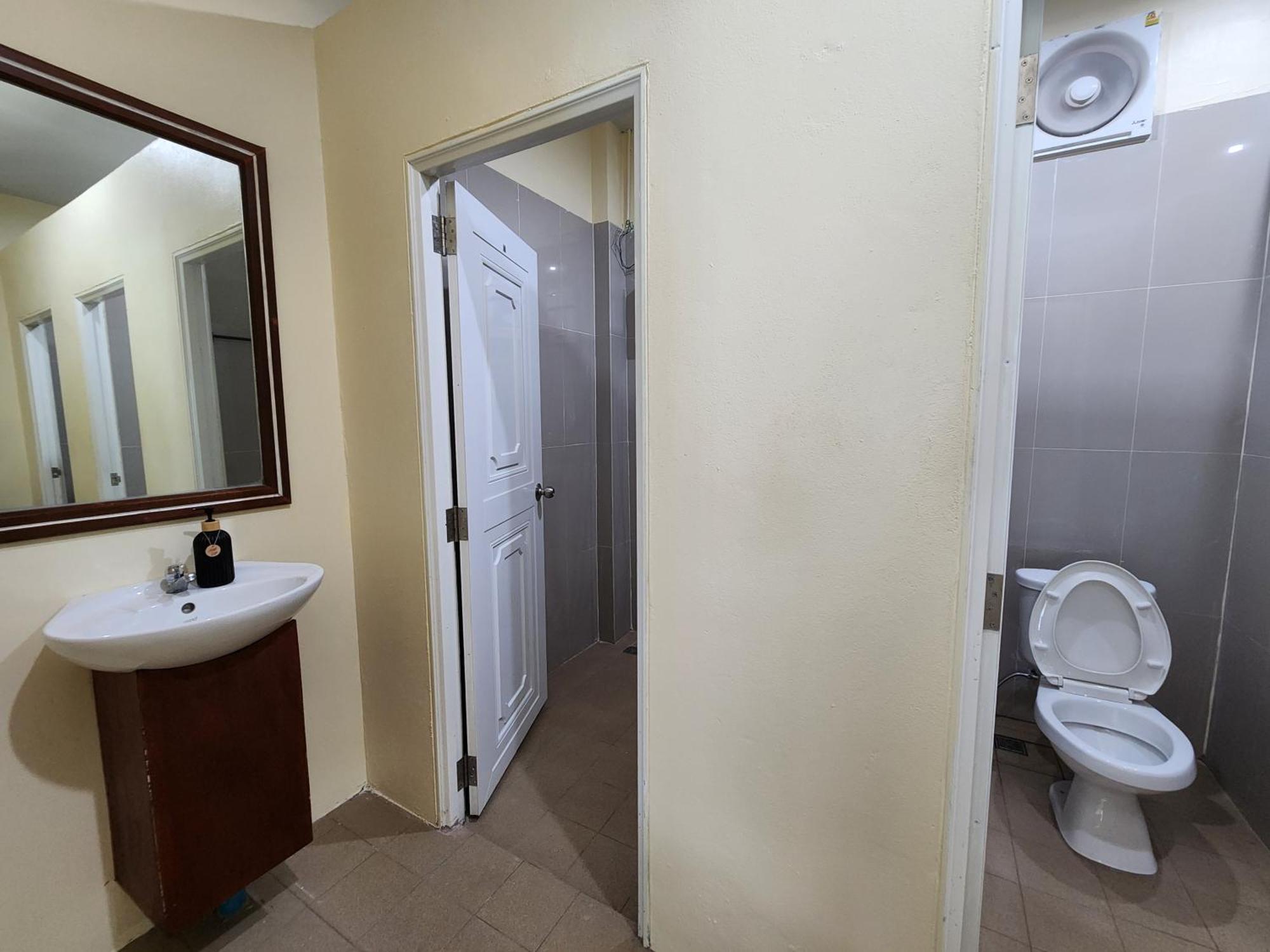 Skypearl Guesthouse & Pub Тау Экстерьер фото